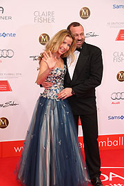 Schauspieler Michel Guillaume mit Frau Georgia @ Deutscher Filmball 2016 (©Foto: Martin Schmitz)